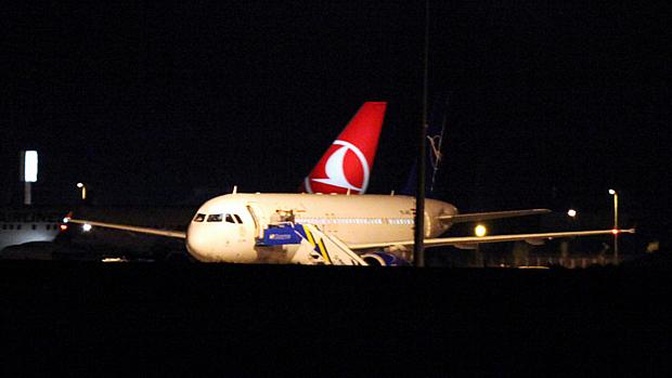 Avião da Syrian Air que fazia a rota Moscou-Damasco com 30 passageiros a bordo foi interceptado pela Turquia