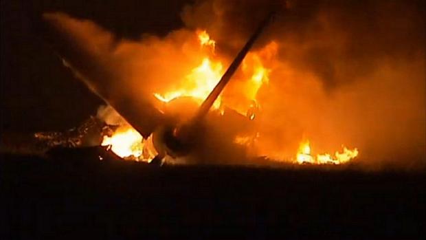 Queda de avião da UPS provocou incêndio, que já foi controlado