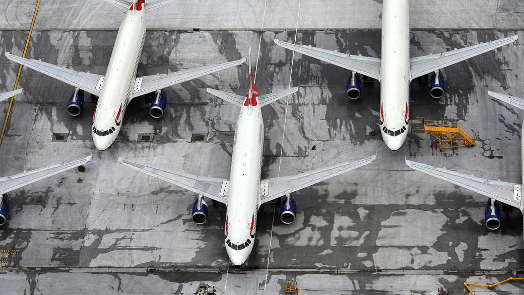 Aviões da British Airways no aeroporto de Heathrow, em Londres