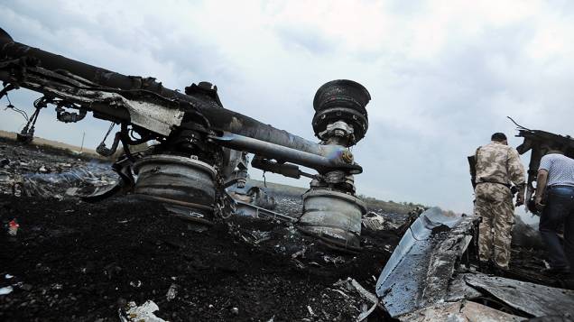 Trem de pouso do Boeing 777 da Malaysia Airlines aparece completamente destruído