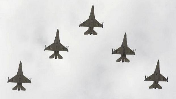 Aviões do modelo F-16 interceptaram uma aeronave russa usada em missões de espionagem