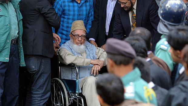 Ghulam Azam foi condenado a 90 anos de prisão por assassinato e tortura