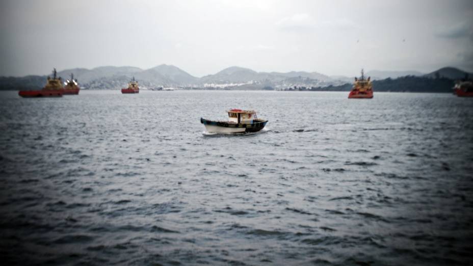 Pesca prejudicada: apesar da grande renovação de água da Baía de Guanabara, poluição prejudica a pesca