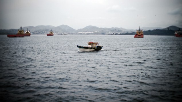 Pesca prejudicada: apesar da grande renovação de água da Baía de Guanabara, poluição prejudica a pesca