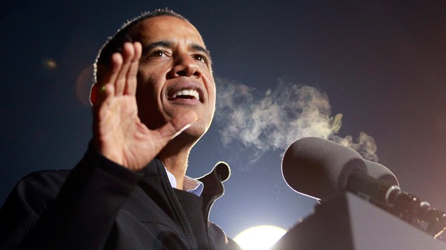 Presidente dos Estados Unidos, Barack Obama discursa em Iowa durante o último dia de campanha