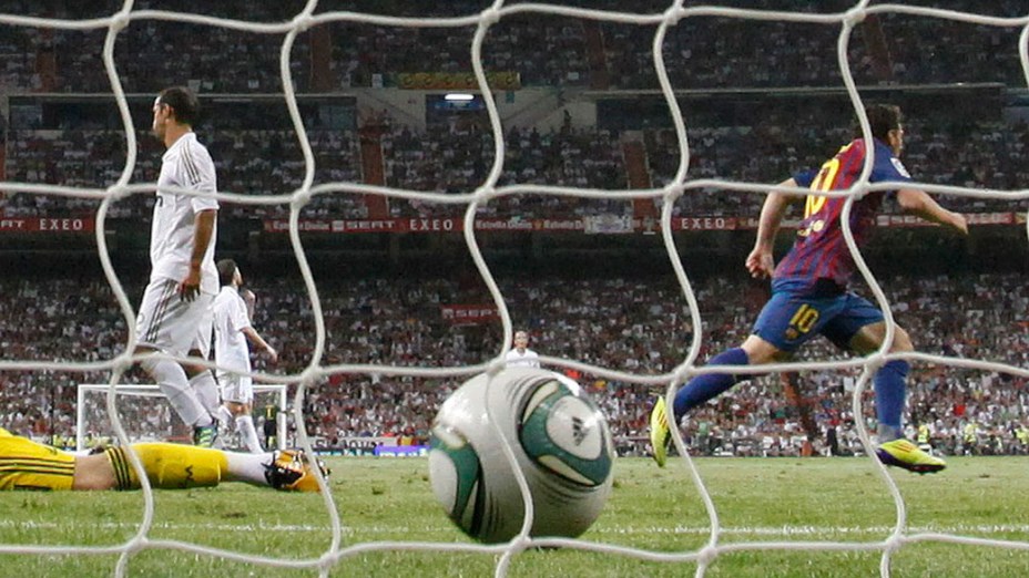 Messi comemora gol contra o Real Madrid durante a Supercopa Espanhola, em Madri - 14/08/2011