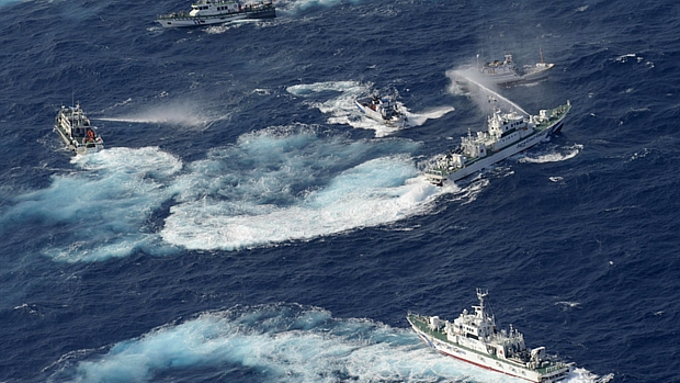 Guarda Costeria japonesa afasta barcos de Taiwan com canhões de água