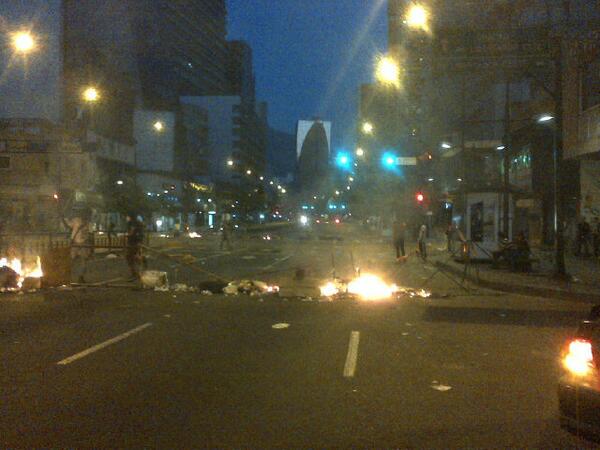 #NoHayPaso entre Calle el Muñeco e Elice, em Caracas