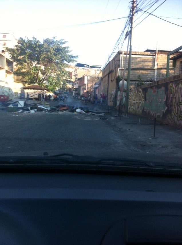 #NoHayPaso em Las Minas de Baruta, periferia de Caracas