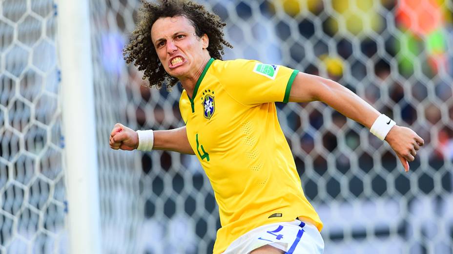 David Luiz comemora gol nos pênaltis no jogo contra o Chile no Mineirão, em Belo Horizonte