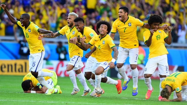 Jogadores do Brasil comemora vitória nos pênaltis sobre o Chile