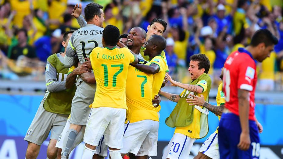  Jogadores do Brasil comemora vitória nos pênaltis sobre o Chile