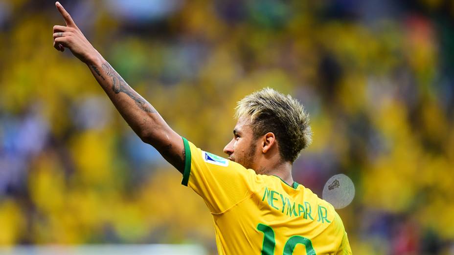 Neymar comemora gol contra Camarões no Mané Garrincha, em Salvador