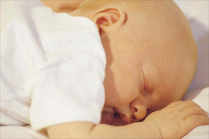 Pesquisadores sugerem que pais prestem atenção ao sono dos bebês