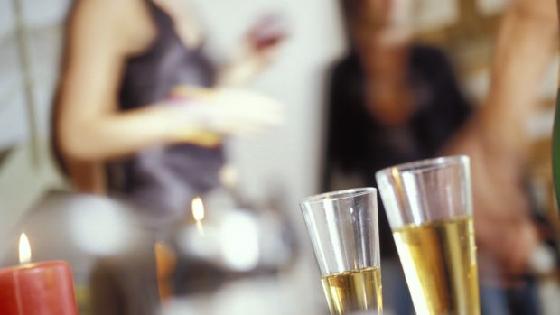 Álcool: Beber socialmente pode não ser tão seguro à saúde, diz pesquisa