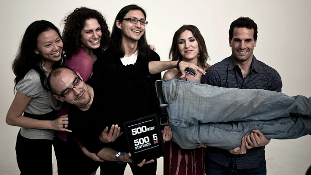 Bedy Yang (à esquerda) e os demais investidores da 500 Startups