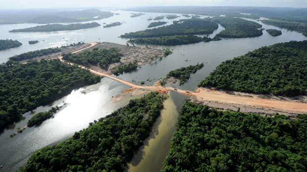 A hidrelétrica de Belo Monte é construída pela Norte Energia, que tem como sócios Eletrobras, Cemig, Light, Vale e Neoenenergia, entre outros