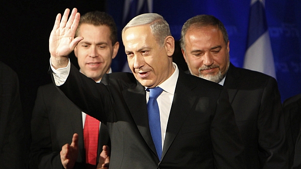 Netanyahu acena após a vitória e promete evitar armamento nuclear iraniano