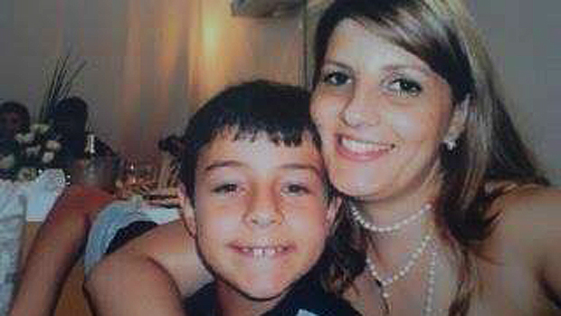 Bernardo com a madrinha, Clarissa Oliveira, com quem costumava passar parte das férias Bernardo com a madrinha, Clarissa Oliveira, com quem costumava passar parte das férias
