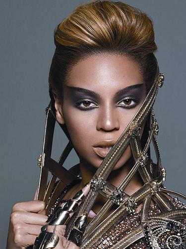 O álbum I Am... Sasha Fierce foi o álbum mais vendido nos Estados Unidos em sua semana de estreia.