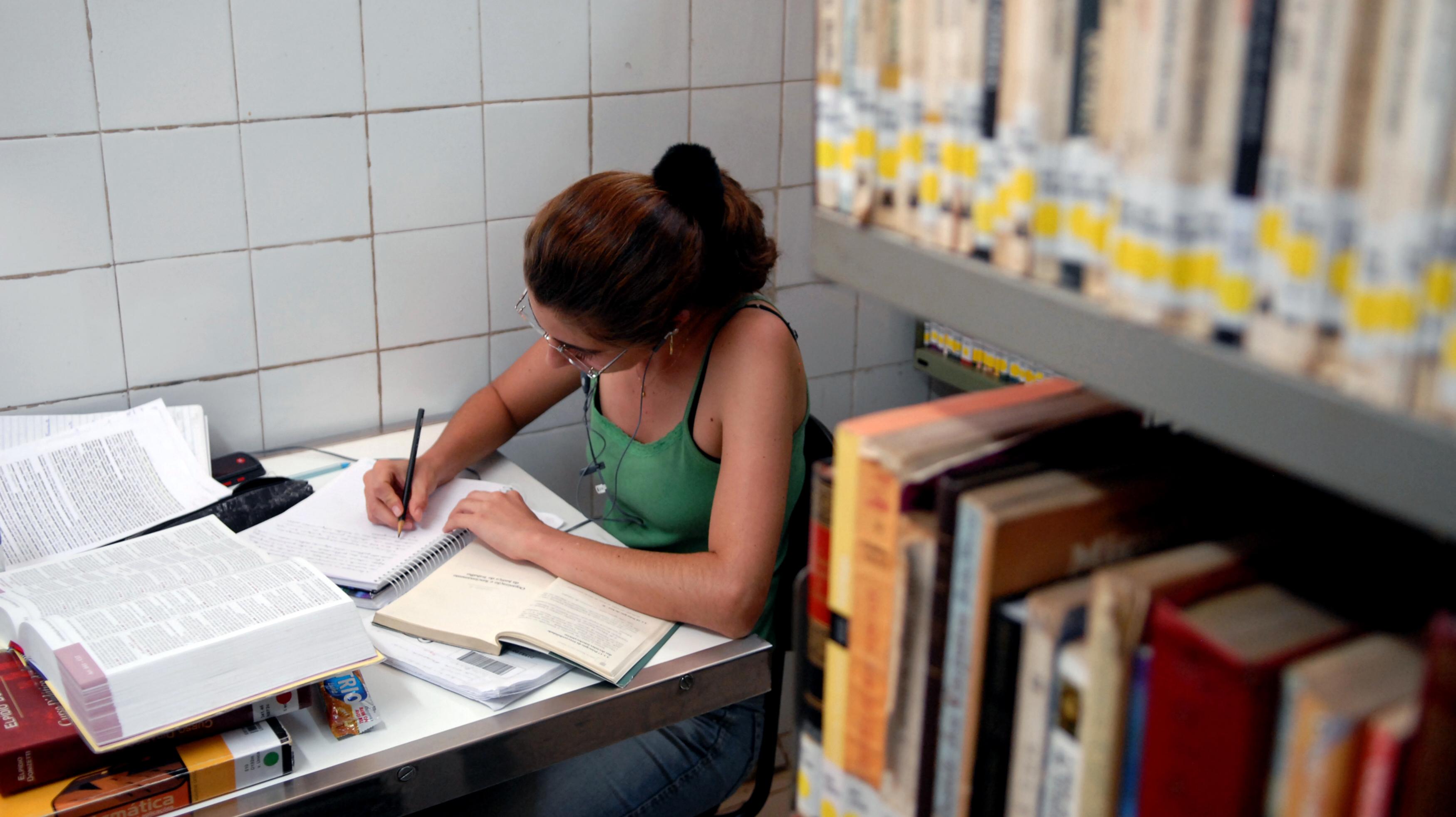 Segundo estudo, 80,6% das escolas construídas entre 2008 e 2011 não têm biblioteca