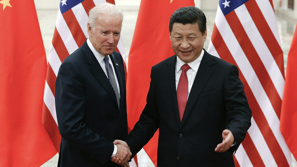 O vice-presidente americano, Joe Biden, com o presidente chinês, Xi Jinping