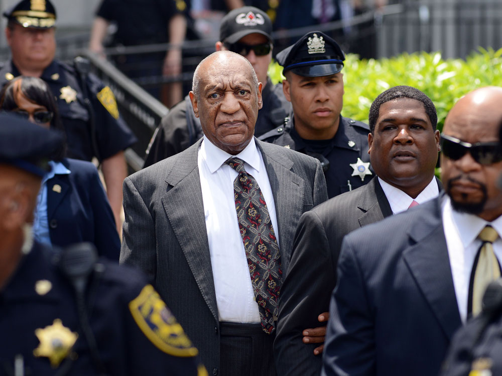 Bill Cosby deixa audiência preliminar sobre acusações de abuso sexual em 24 de maio de 2016