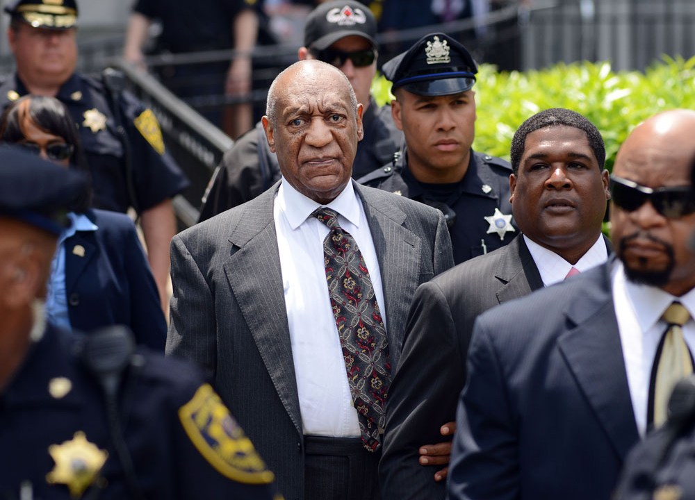 Bill Cosby deixa audiência preliminar sobre acusações de abuso sexual em 24 de maio de 2016