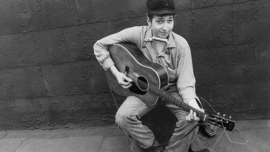Bob Dylan posa para foto em terraço, na cidade de Nova York, 1962 Bob Dylan posa para foto em terraço, na cidade de Nova York, 1962