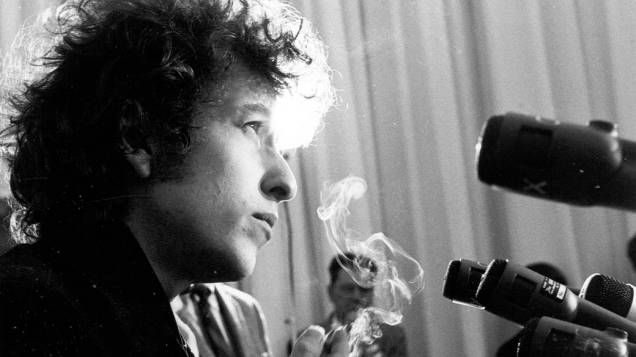 Bob Dylan participa de coletiva de imprensa em Los Angeles, Estados Unidos, 1965