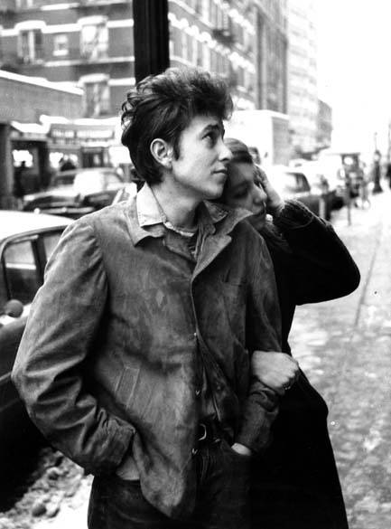 Bob Dylan com a namorada Suze Rotolo na d&eacute;cada de 1970