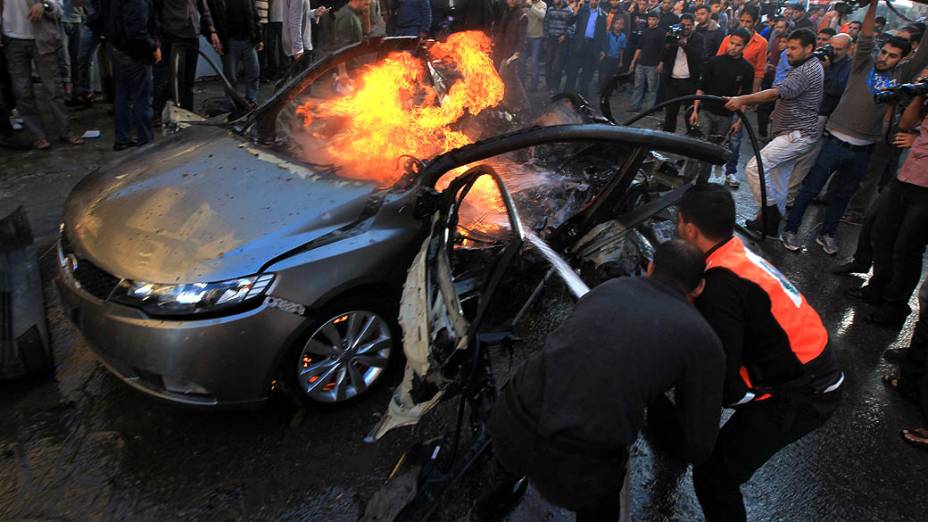 Carro de Ahmaed Jaabari, chefe da ala militar do Hamas, morto em ataque israelense, na Faixa de Gaza