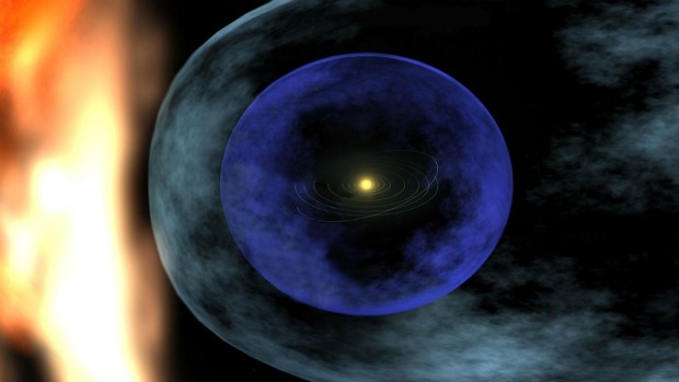 Concepção artística da heliosfera (em azul), região que compreende a energia emanada pelo Sol e seu campo magnético
