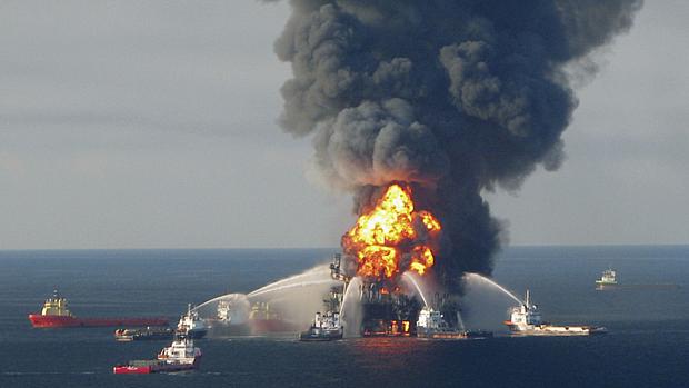 Explosão que causou derramento de petróleo no Golfo do México, em 2010