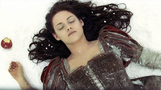 Kristen Stewart no filme Branca de Neve e o Caçador
