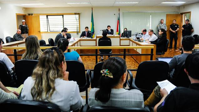 A mãe de Edelvânia Wirganovicz, fala sobre o envolvimento da filha no crime contra o menino Bernardo, no terceiro dia de depoimentos A mãe de Edelvânia Wirganovicz, fala sobre o envolvimento da filha no crime contra o menino Bernardo, no terceiro dia de depoimentos