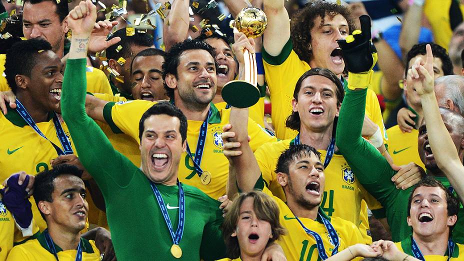 Brasil comemora no estádio Maracanã durante final da Copa das Confederações entre Brasil e Espanha, no Rio de Janeiro