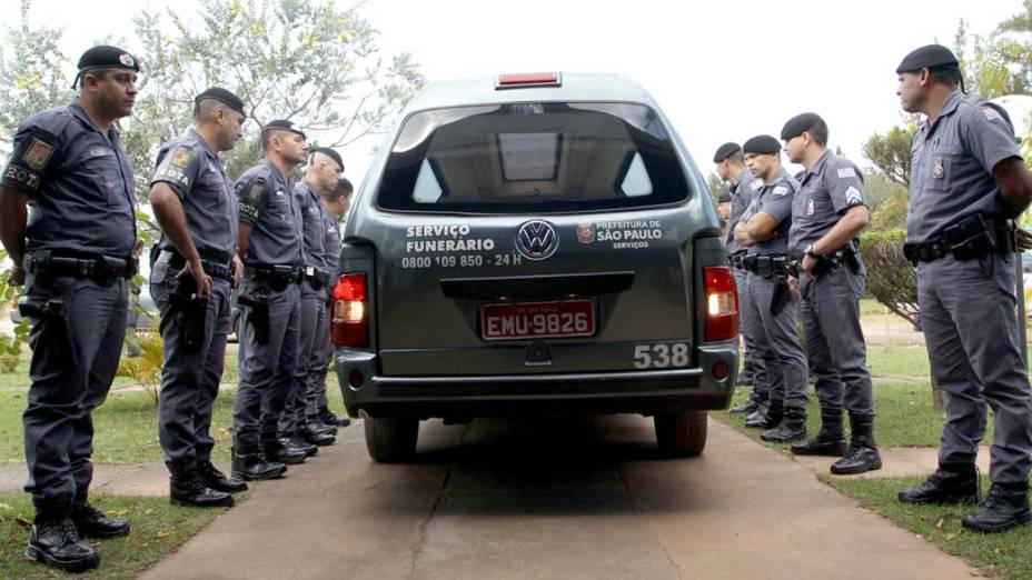 Velório do casal de policiais, do filho deles, da avó e da tia do sargento