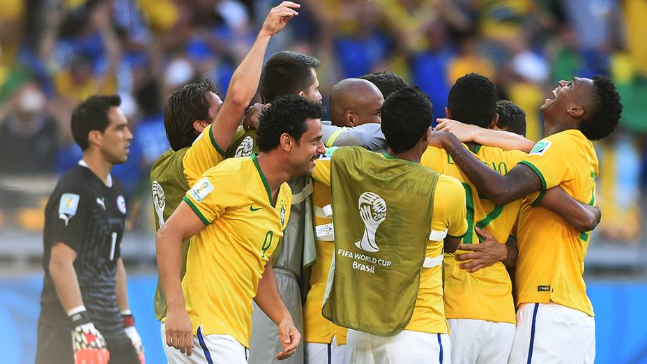 Jogadores do Brasil comemora vitória nos pênaltis sobre o Chile