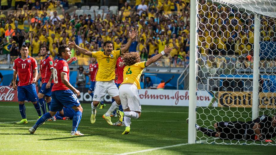 David Luiz comemora gol do Brasil contra o Chile no Mineirão, em Belo Horizonte