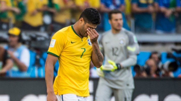 Hulk lamenta gol pênalti perdido no jogo contra o Chile