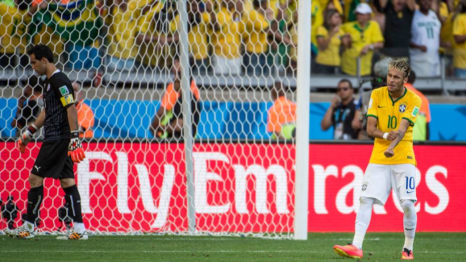 Neymar comemora gol de pênalti contra o Chile