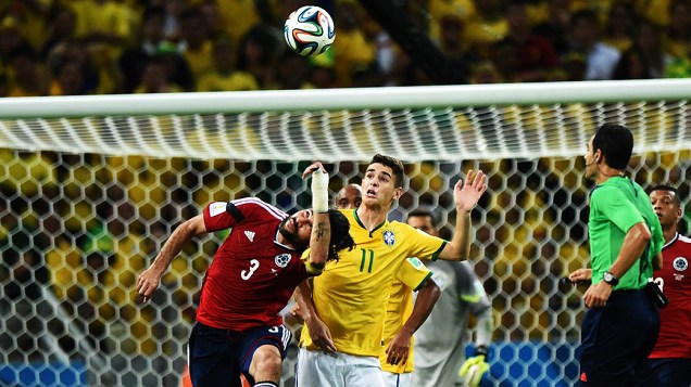 Lance no jogo entre Brasil e Colômbia no Castelão, em Fortaleza