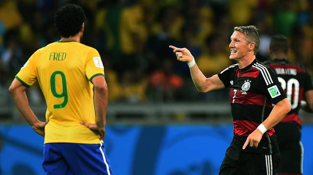 O alemão Schweinsteiger gesticula no jogo contra o Brasil