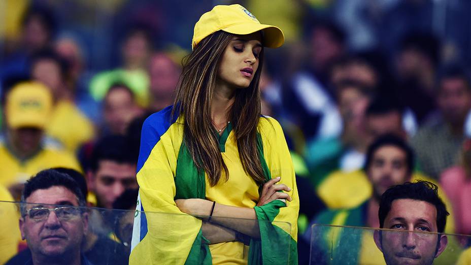 Torcedora do Brasil durante o jogo contra a Alemanha