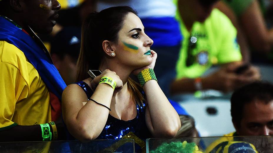 Torcedora do Brasil durante o jogo contra a Alemanha