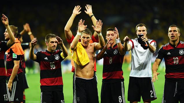 Jogadores da Alemanha comemoram a vitória sobre o Brasil no Mineirão, em Belo Horizonte