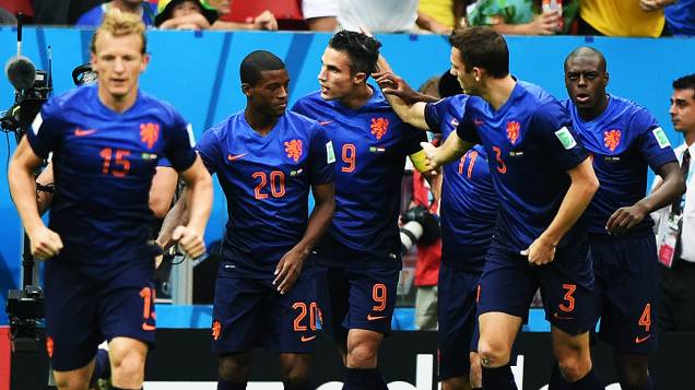 Jogadores da Holanda comemoram gol contra o Brasil no Mané Garrincha, em Brasília