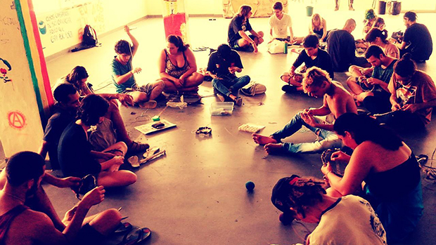 Alunos ocupam centro de convivência do diretório acadêmico em protesto contra fim da invasão da reitoria