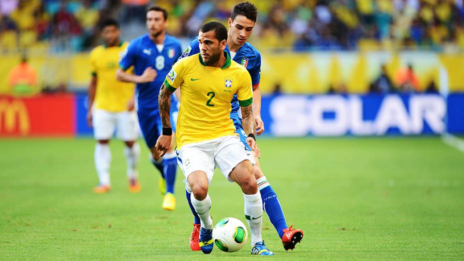 Jogador Daniel Alves, durante o jogo contra a Itália em Salvador, pela Copa das Confederações